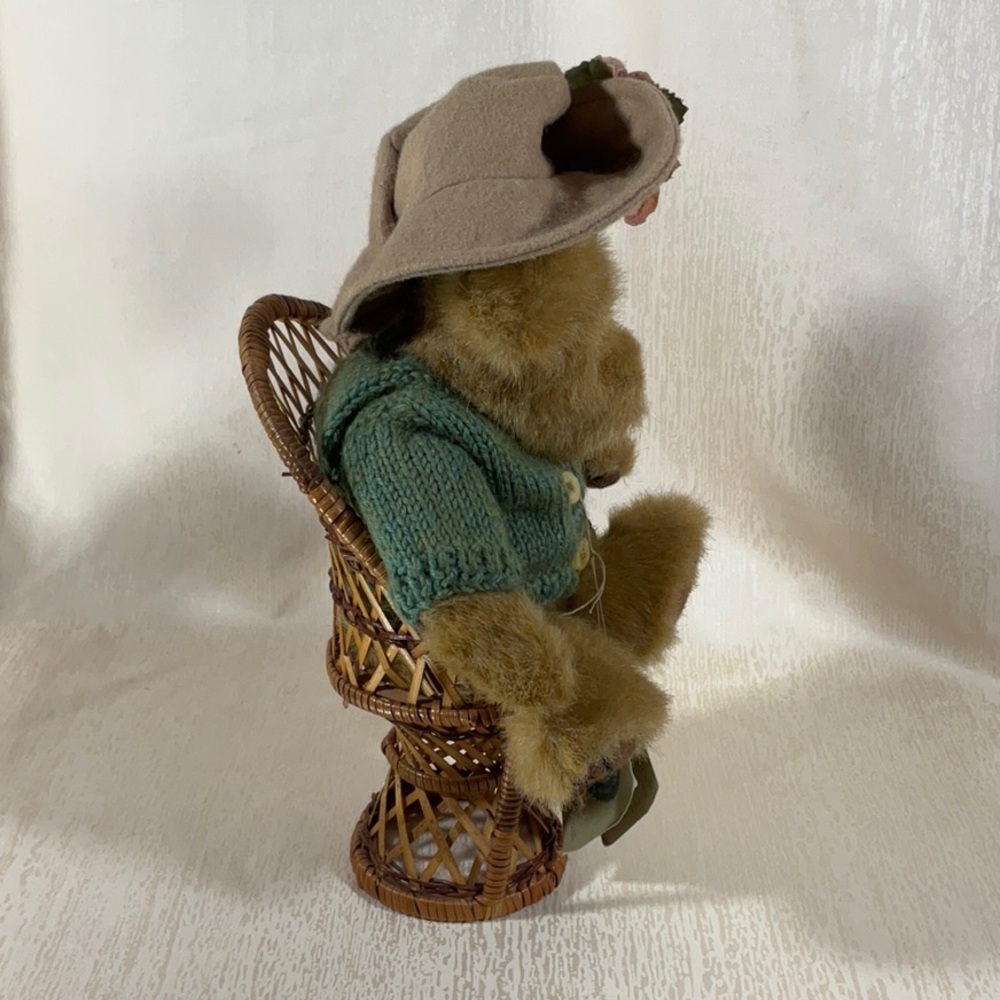 Boyd’s Bear Mrs Trumbull w/ Wicker Chair - Picture 5 of 13